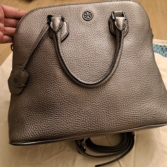 TORY BURCH ROBINSON OPEN DOME SATCHEL IN GUNMETAL PEBBLED LEATHER - Picture 3 of 12